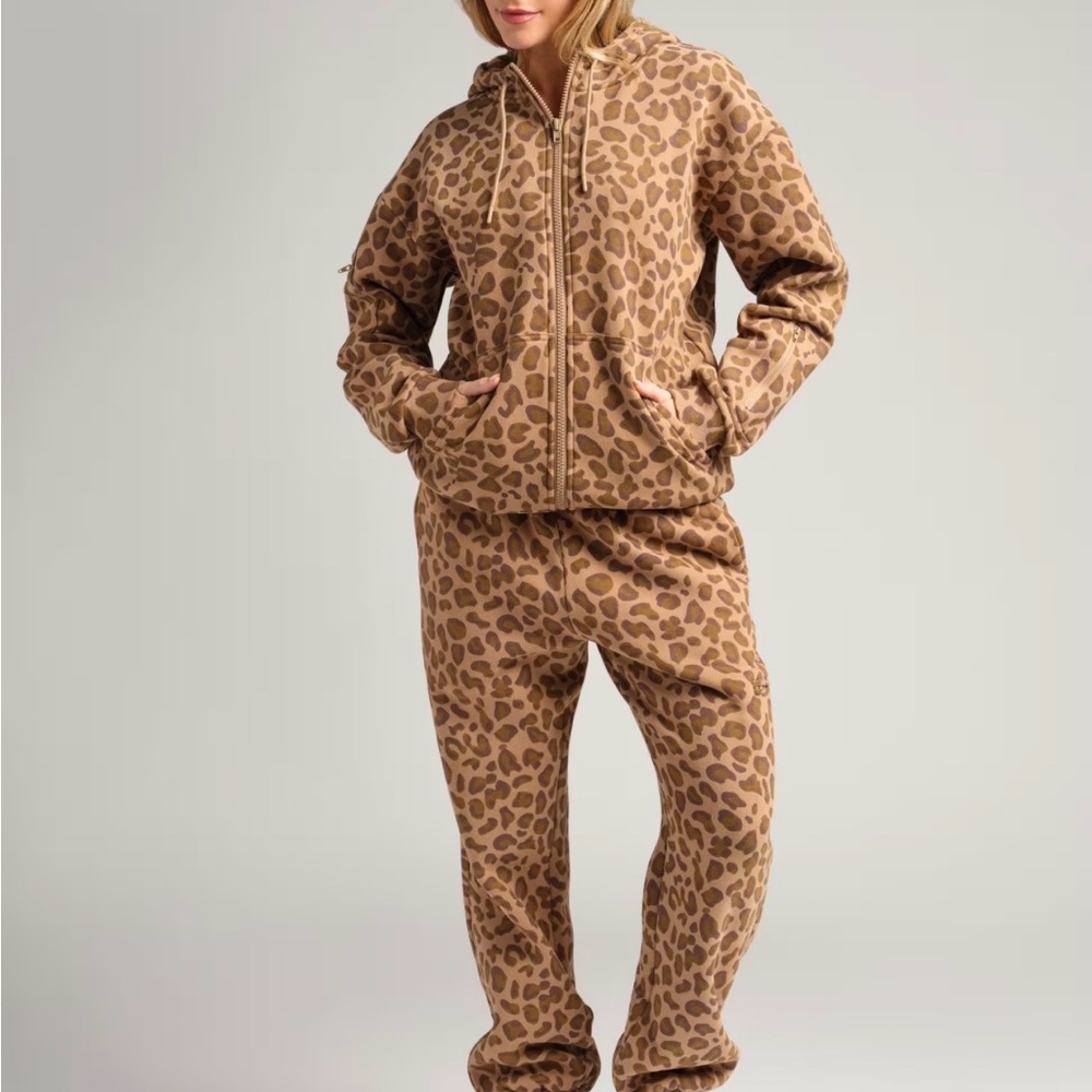 Comfrt SET Leopard Print Zip Hoodie & Jogger Set - Brown/Camel size Small